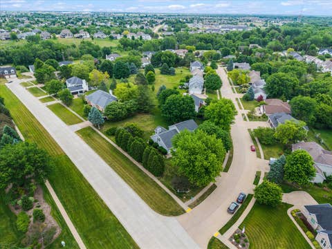 Tiny photo for 2520 Buckingham Avenue, Bettendorf, IA 52722 (MLS # 12667986)
