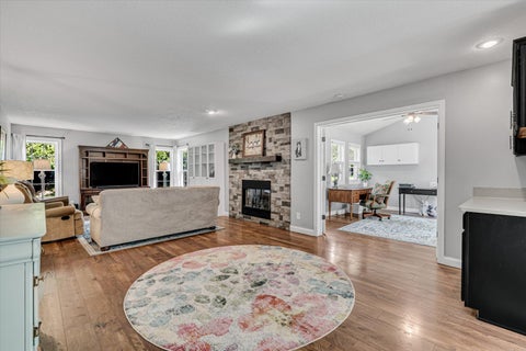 Tiny photo for 2520 Buckingham Avenue, Bettendorf, IA 52722 (MLS # 12667986)