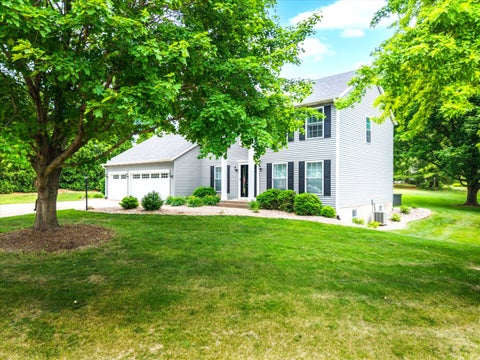 Tiny photo for 2520 Buckingham Avenue, Bettendorf, IA 52722 (MLS # 12667986)