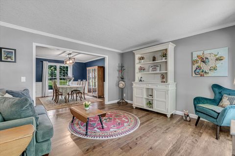 Tiny photo for 2520 Buckingham Avenue, Bettendorf, IA 52722 (MLS # 12667986)