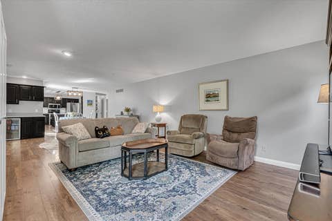 Tiny photo for 2520 Buckingham Avenue, Bettendorf, IA 52722 (MLS # 12667986)