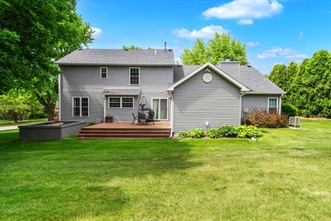 Tiny photo for 2520 Buckingham Avenue, Bettendorf, IA 52722 (MLS # 12667986)