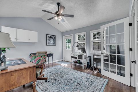 Tiny photo for 2520 Buckingham Avenue, Bettendorf, IA 52722 (MLS # 12667986)