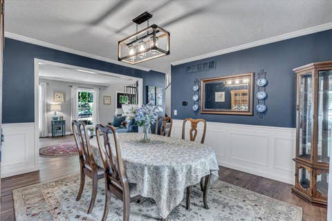Tiny photo for 2520 Buckingham Avenue, Bettendorf, IA 52722 (MLS # 12667986)