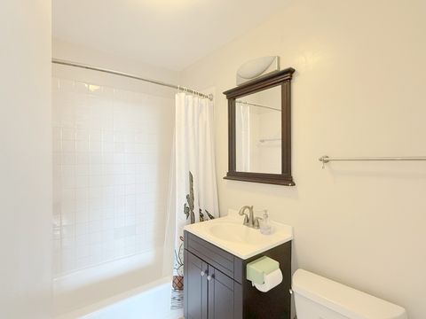 Tiny photo for 6301 N Sheridan Road #21E, Chicago, IL 60660 (MLS # 12473920)