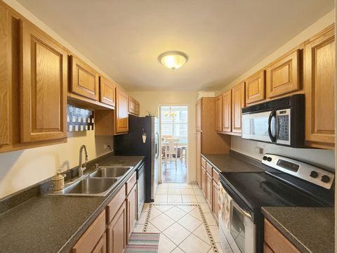 Tiny photo for 6301 N Sheridan Road #21E, Chicago, IL 60660 (MLS # 12473920)