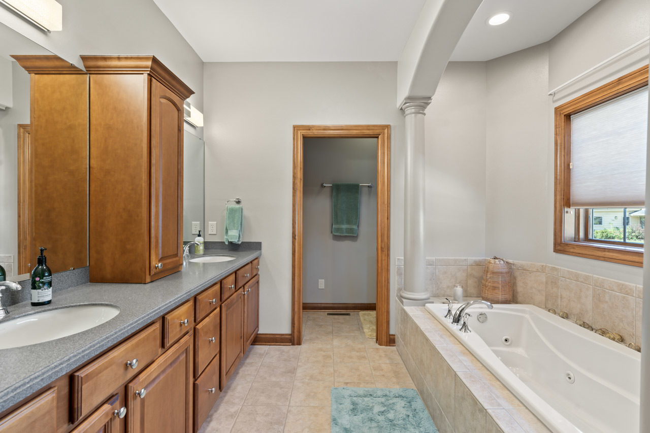 Waterford, Wisconsin, 53185, United States, 4 Bedrooms Bedrooms, ,4 BathroomsBathrooms,Residential,Active,2028266