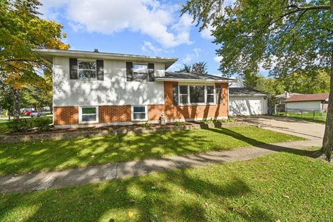 Photo of 207 N Idlewild Avenue, Mundelein, IL 60060 (MLS # 12477761)