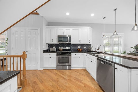 Tiny photo for 9415 Saratoga Court, Hickory Hills, IL 60457 (MLS # 12713381)