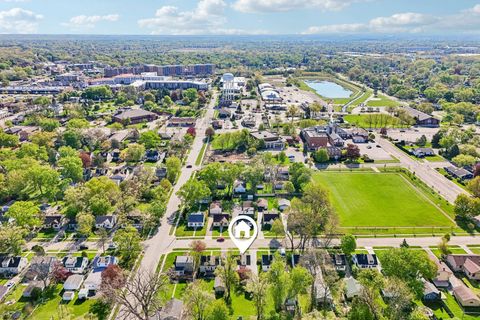 Tiny photo for 158 N Garfield Avenue, Mundelein, IL 60060 (MLS # 12632268)