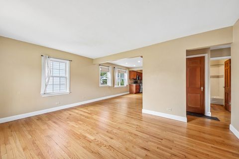 Tiny photo for 158 N Garfield Avenue, Mundelein, IL 60060 (MLS # 12632268)