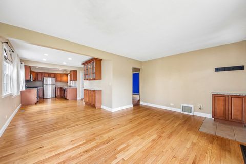 Tiny photo for 158 N Garfield Avenue, Mundelein, IL 60060 (MLS # 12632268)