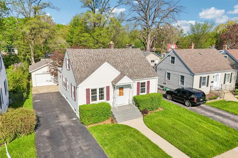 Tiny photo for 158 N Garfield Avenue, Mundelein, IL 60060 (MLS # 12632268)