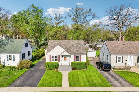 Tiny photo for 158 N Garfield Avenue, Mundelein, IL 60060 (MLS # 12632268)