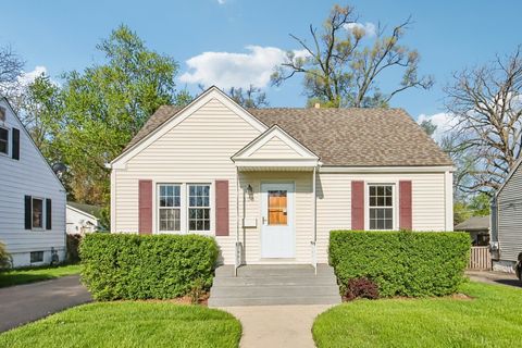 Photo of 158 N Garfield Avenue, Mundelein, IL 60060 (MLS # 12632268)
