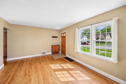 Tiny photo for 158 N Garfield Avenue, Mundelein, IL 60060 (MLS # 12632268)