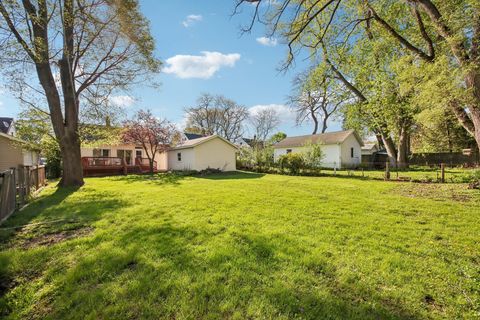 Tiny photo for 158 N Garfield Avenue, Mundelein, IL 60060 (MLS # 12632268)