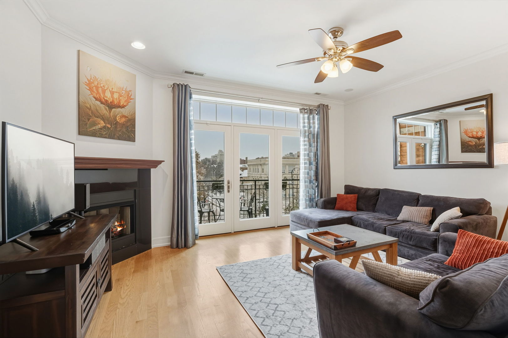 4150 N Kenmore Avenue 402