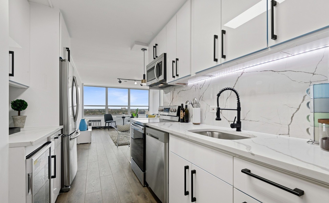 3550 N Lake Shore Drive 1813