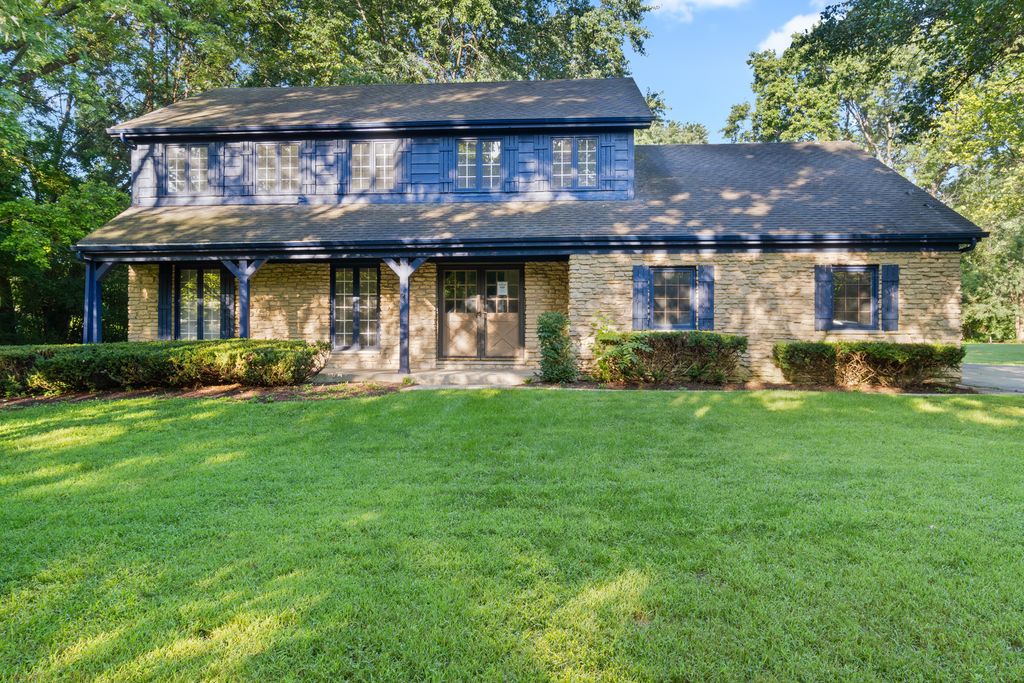 Photo for 5N400 Fence Rail Court, St. Charles, IL 60175 (MLS # 12450910)