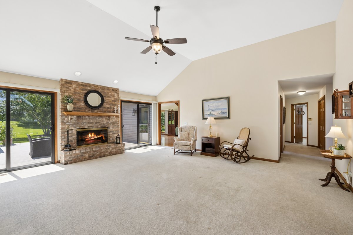 6N731 Willowbrook Drive