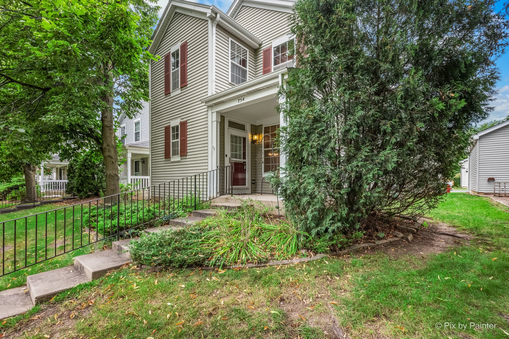 754 GOLDEN OAK Circle