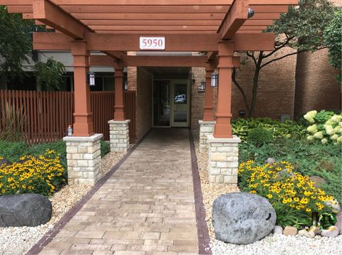 5950 OAKWOOD Drive 2G Lisle IL 60532