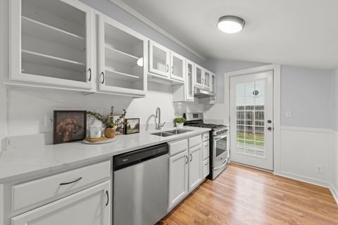 Tiny photo for 516 S 6th Avenue, St. Charles, IL 60174 (MLS # 12521954)