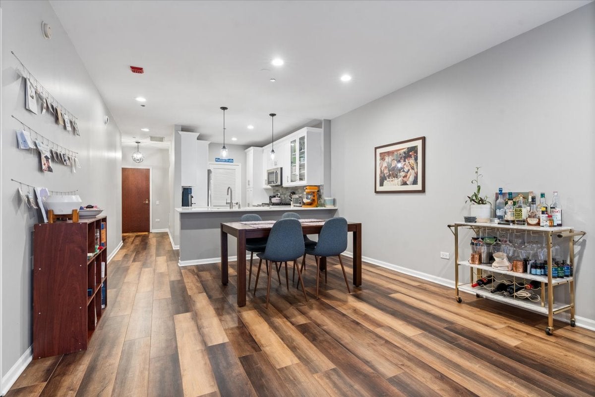 33 W Huron Street 402