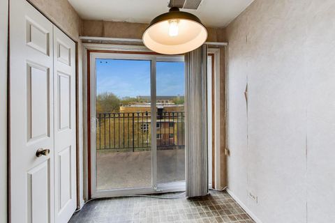 Tiny photo for 901 Hinman Avenue #5A, Evanston, IL 60202 (MLS # 12621605)