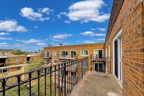 Tiny photo for 901 Hinman Avenue #5A, Evanston, IL 60202 (MLS # 12621605)