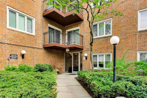 Tiny photo for 901 Hinman Avenue #5A, Evanston, IL 60202 (MLS # 12621605)