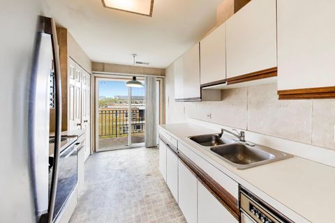 Tiny photo for 901 Hinman Avenue #5A, Evanston, IL 60202 (MLS # 12621605)