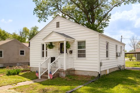 Tiny photo for 318 S 3rd Street, Marion, IL 62959 (MLS # 12635665)