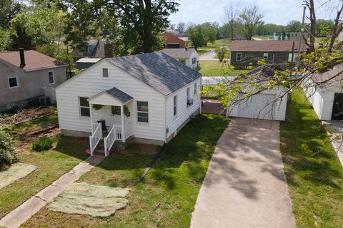 Tiny photo for 318 S 3rd Street, Marion, IL 62959 (MLS # 12635665)