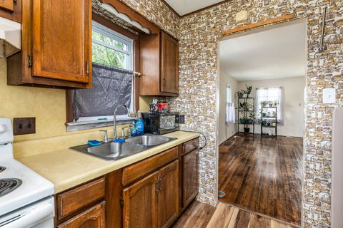 Tiny photo for 318 S 3rd Street, Marion, IL 62959 (MLS # 12635665)