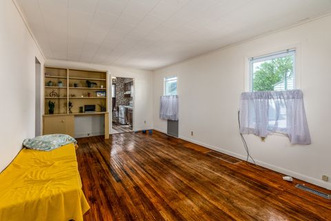 Tiny photo for 318 S 3rd Street, Marion, IL 62959 (MLS # 12635665)