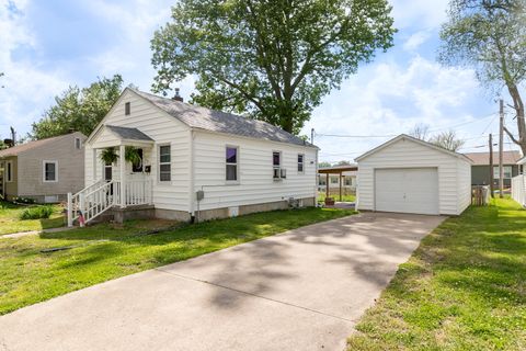 Tiny photo for 318 S 3rd Street, Marion, IL 62959 (MLS # 12635665)