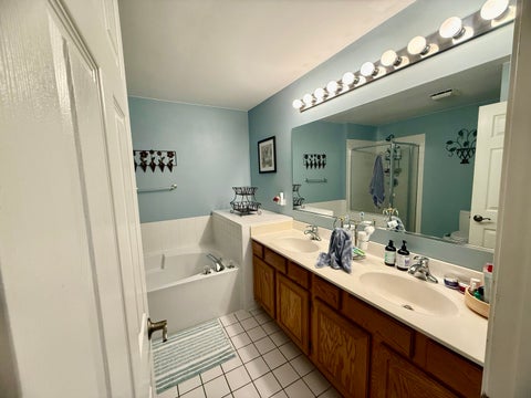 Tiny photo for 642 Citadel Drive, Westmont, IL 60559 (MLS # 12791256)
