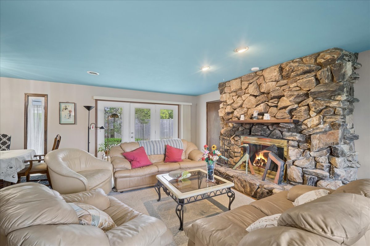 1112 Whitfield Road