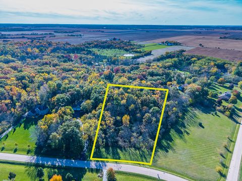 705 Indian Trce Woodstock IL 60098