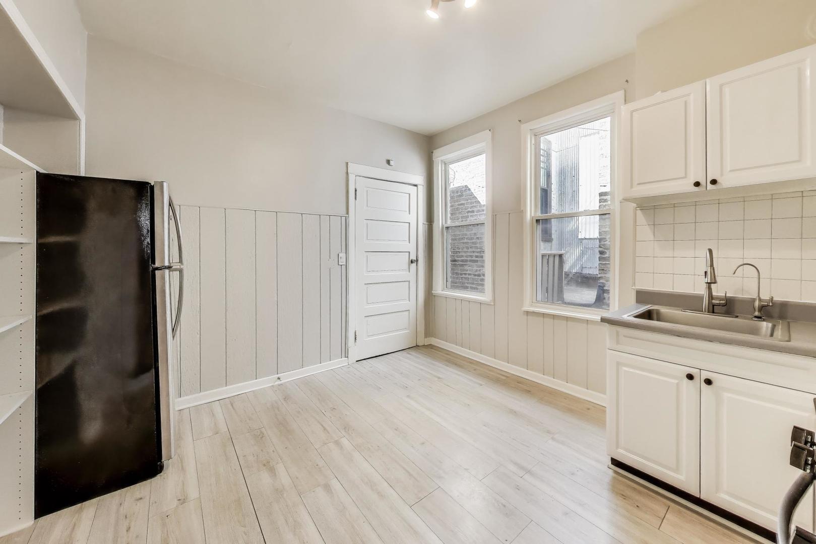 2889 N Milwaukee Avenue