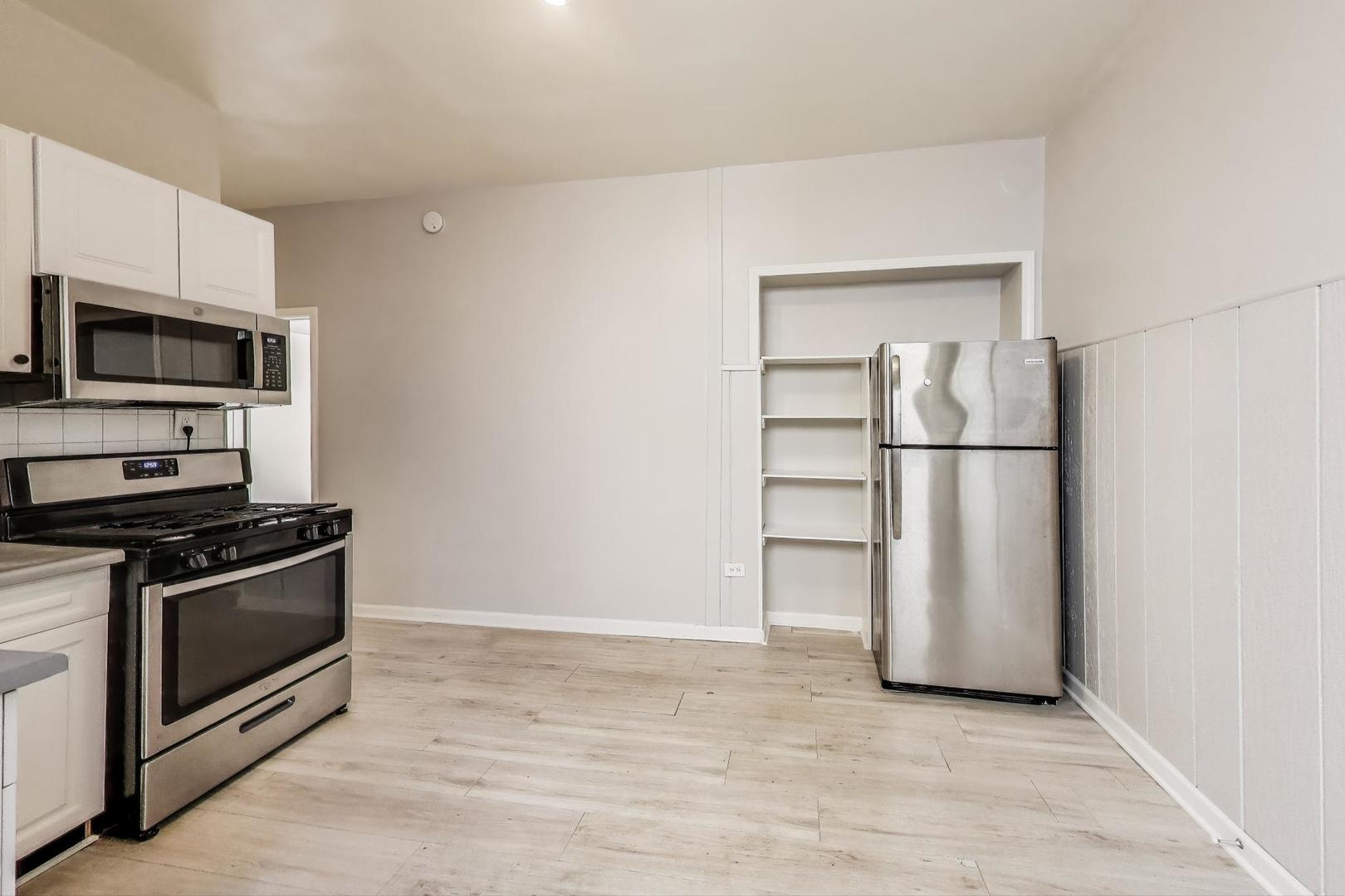 2889 N Milwaukee Avenue