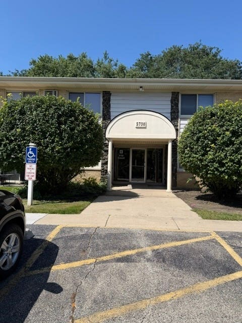 Photo of 5730 Concord Lane #3, Clarendon Hills, IL 60514 (MLS # 12739321)