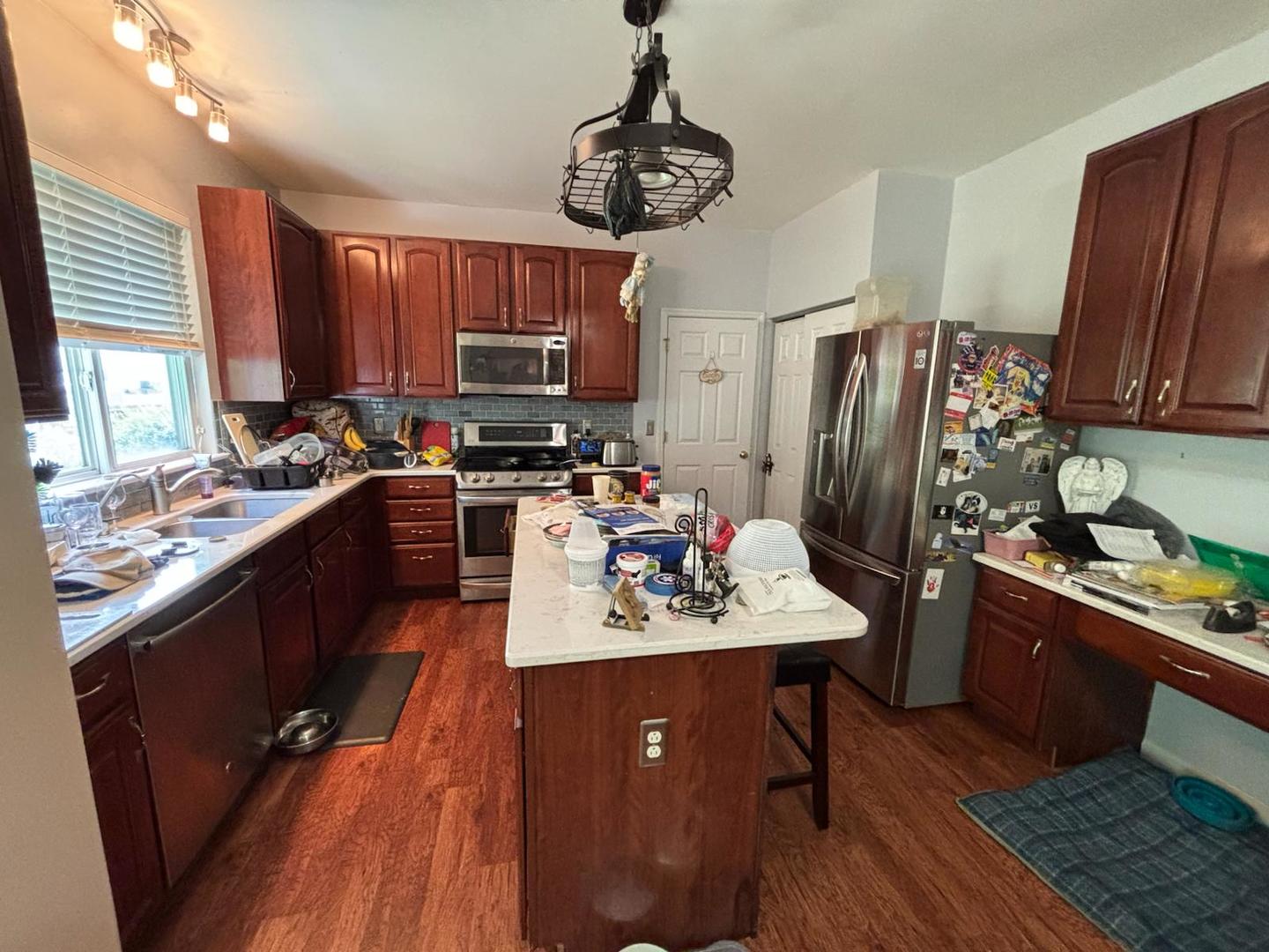 924 HOLIDAY Drive