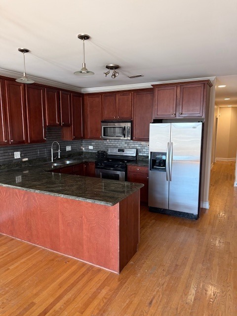 5220 S Michigan Avenue 2