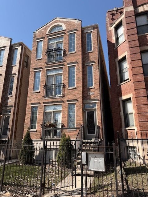 Photo of 5220 S Michigan Avenue #2, Chicago, IL 60615 (MLS # 12596952)