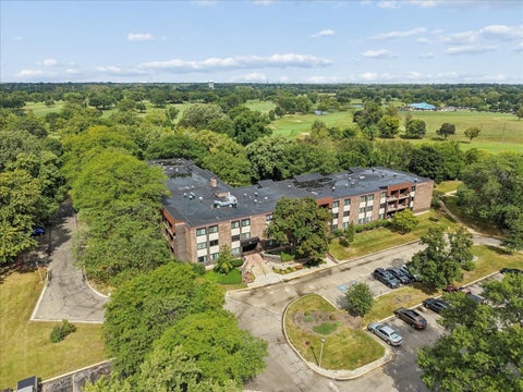 Tiny photo for 450 Raintree Court #2K, Glen Ellyn, IL 60137 (MLS # 12763378)