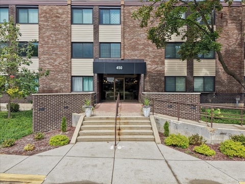 Tiny photo for 450 Raintree Court #2K, Glen Ellyn, IL 60137 (MLS # 12763378)