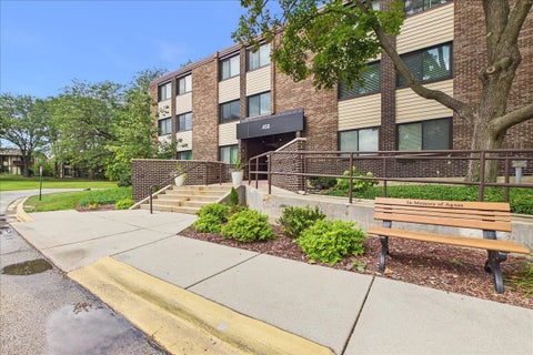 Photo of 450 Raintree Court #2K, Glen Ellyn, IL 60137 (MLS # 12763378)